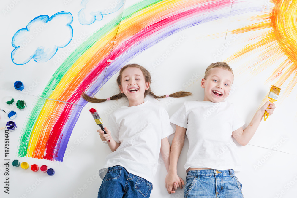 kids painting rainbow